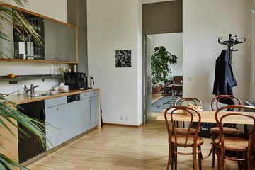 Rest of the World Kundengespräch  Sitzungszimmer image 1