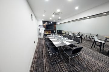 Birmingham  Meeting room Explore image 1