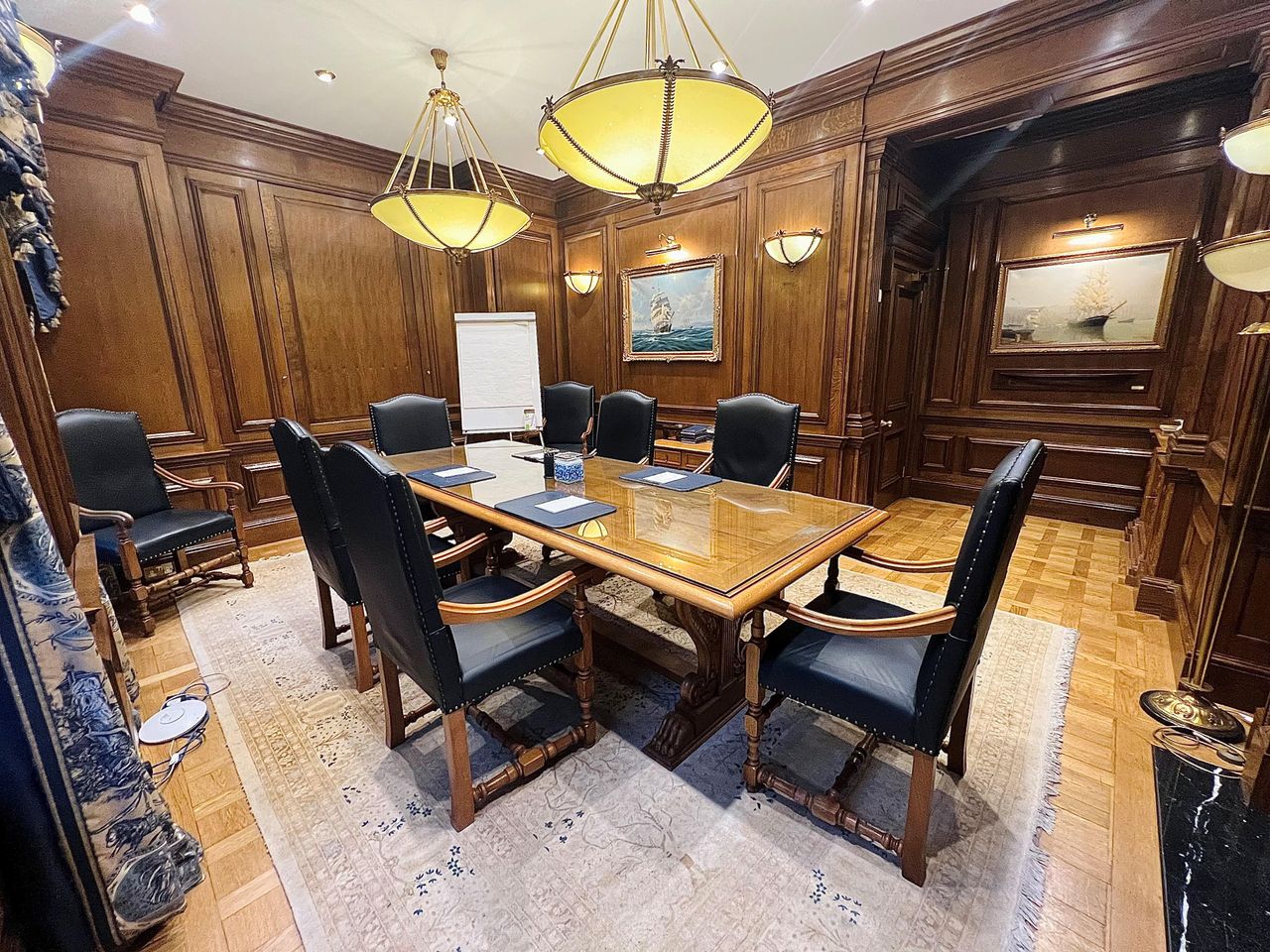 London  Boardroom Westminster Traditional Room image 3