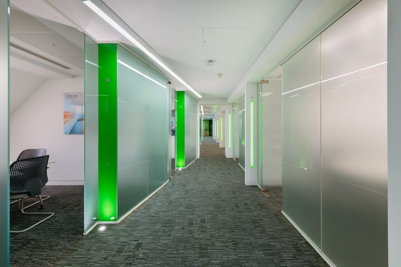 London  Coworking space L5 MR.11 image 3