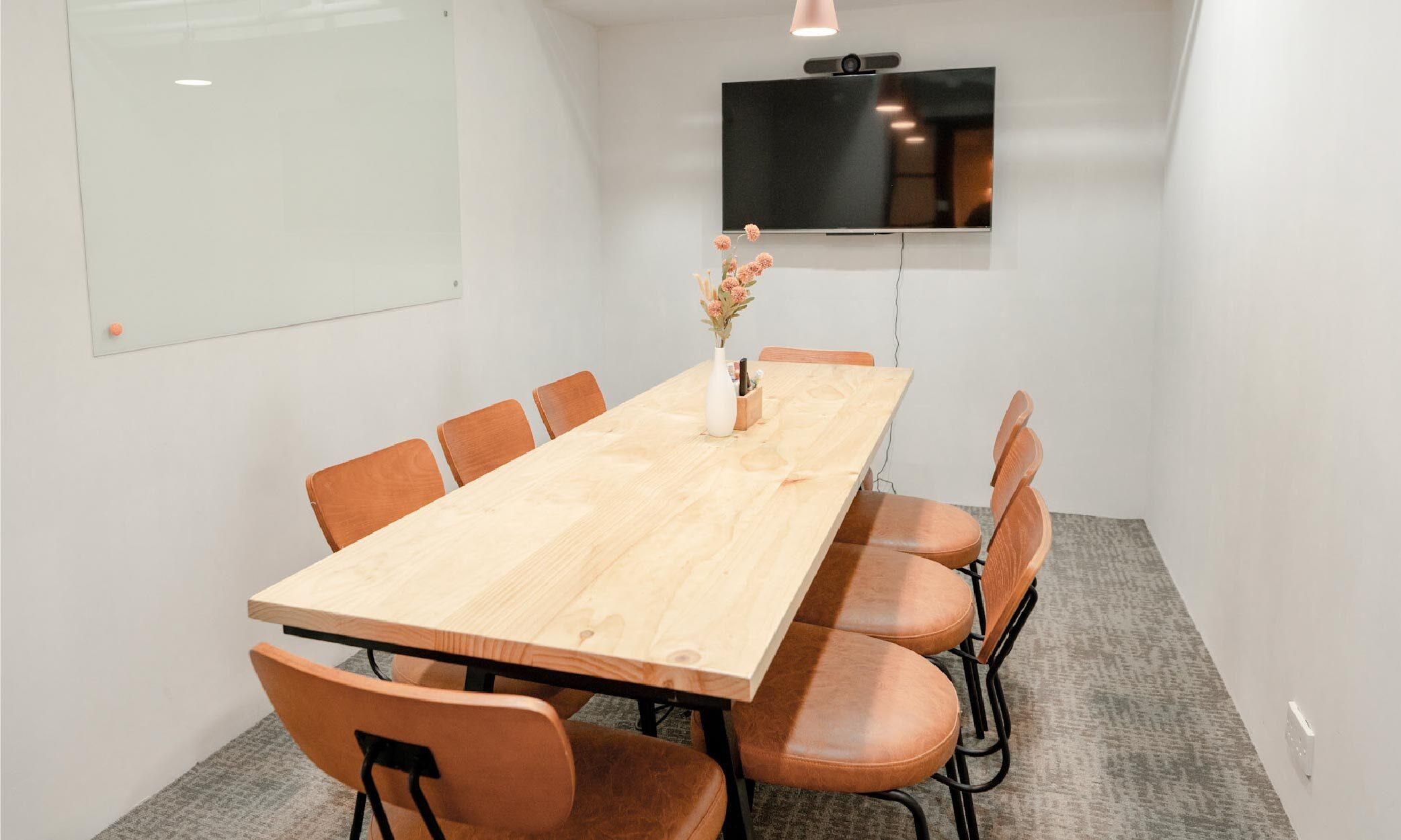 Rent The Hive Central X CCG Commons 6 8 Pax Meeting Room Spacebase