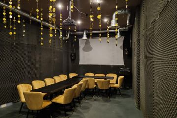 Berlin  Party room Bloom's Bar Berlin image 2