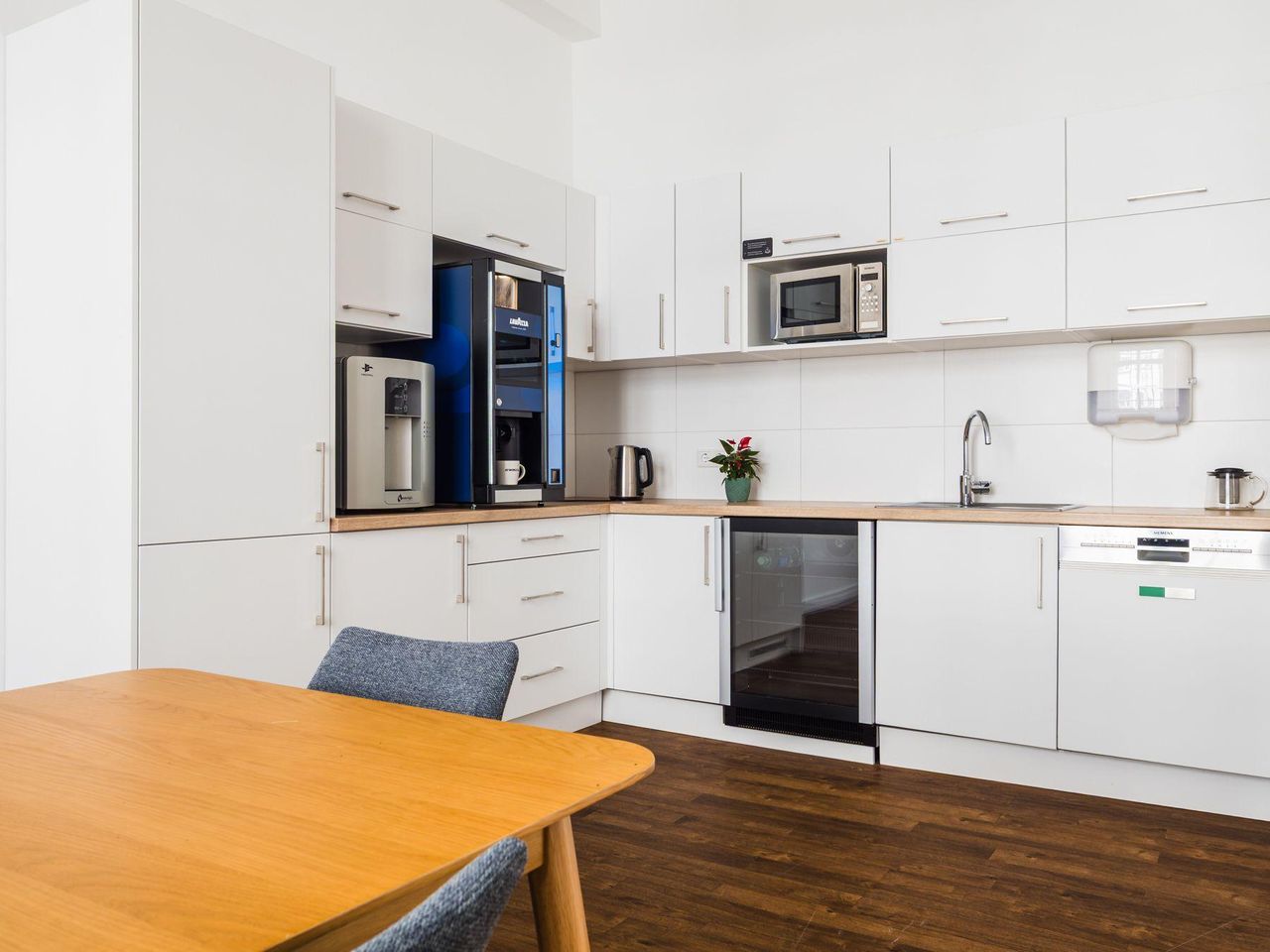 Berlin  Meetingraum Meeting Room #3 image 3