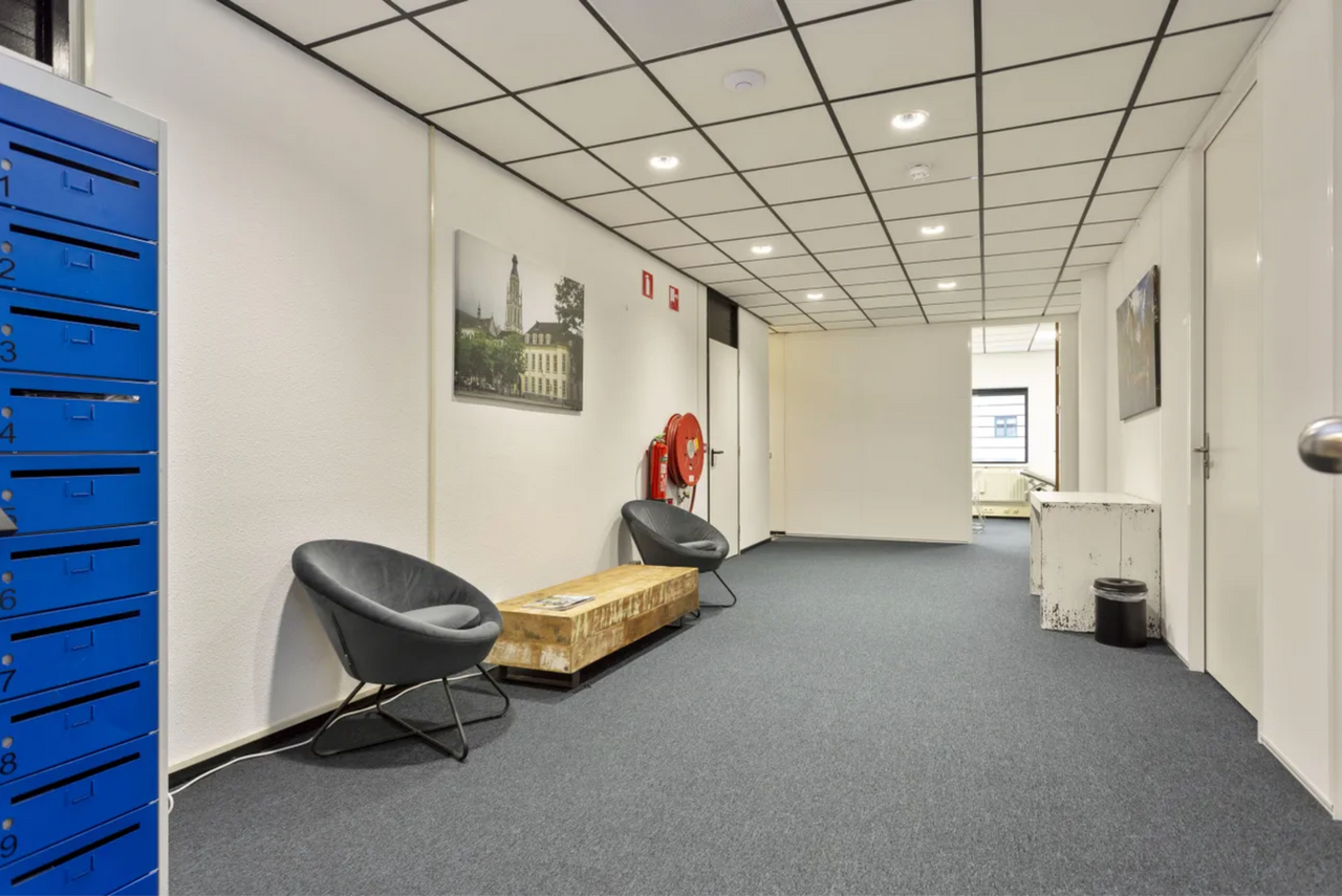 Breda Client Meeting Meeting room Blauwe behandelkamer image 1