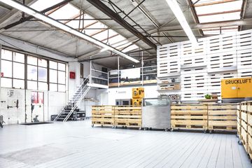 Hamburg workshop spaces Meeting room Factory hall image 6