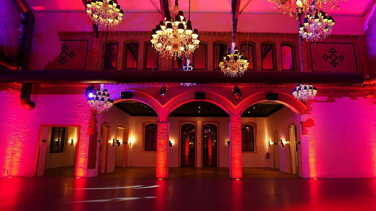 Berlin Präsentation Industriegebäude Eventlocation Wartehalle image 8