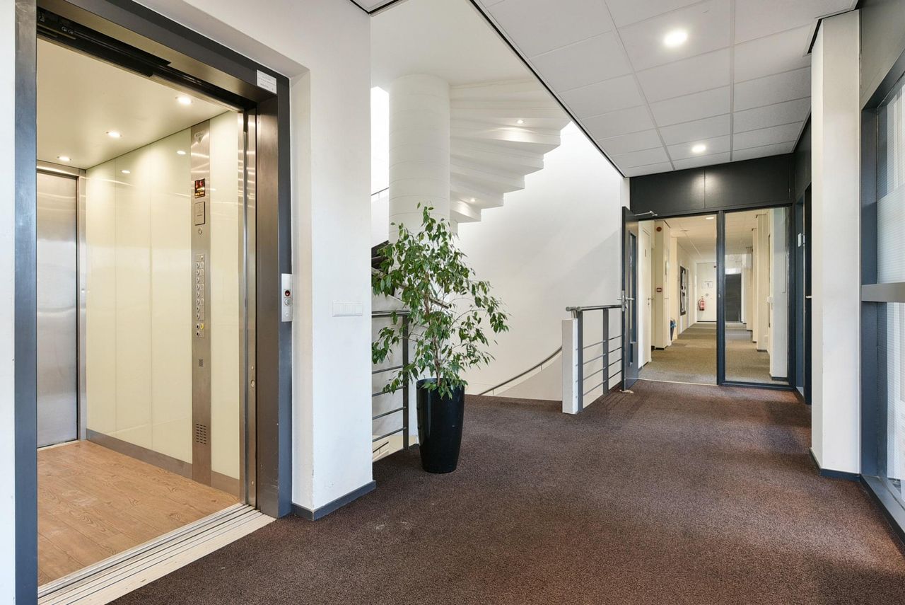 Den Haag  Kantoorruimte Young Workspaces - Co-working image 6