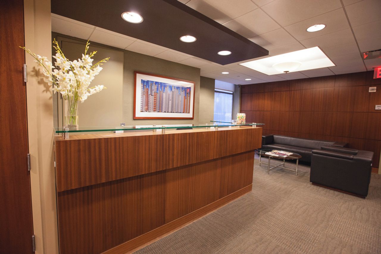 NYC training rooms Vergaderruimte Corporate Suites - 20 Person Classroom image 3
