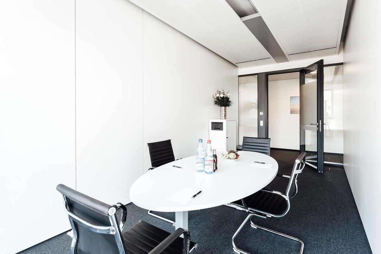 Frankfurt Kreatives Meeting Business center Skyline image 2