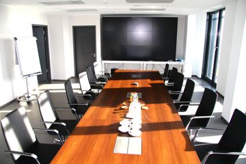 Berlin seminar rooms Meetingraum Schwarzen Konferenzraum image 3