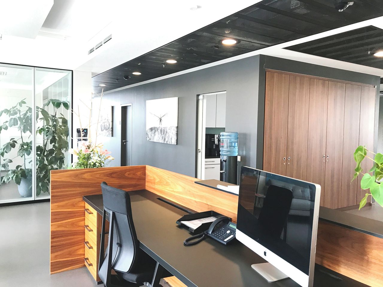 Berlin seminar rooms Meetingraum Schwarzen Konferenzraum image 14