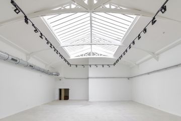 Paris training rooms Studio LEON COEUR MARAIS 500 image 0