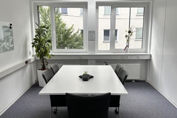 Bielefeld Coworking Coworking spaces Besprechungsraum klein image 3