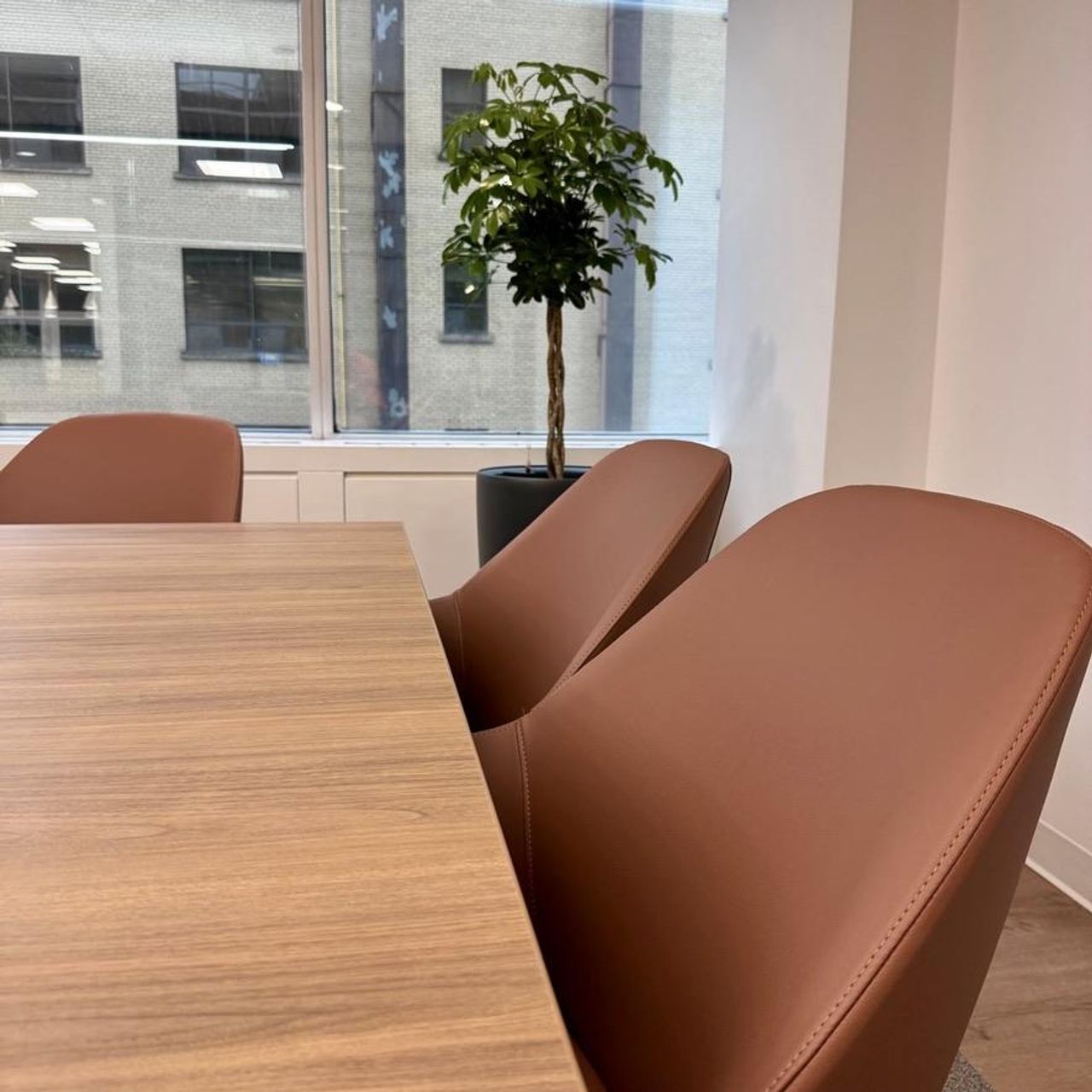 Toronto  Meeting room Ergonomic Professional Boardroom image 0