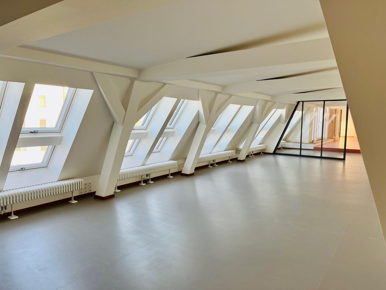 Berlin  Seminarräume Nikispace Dachgeschoss Nikolaiviertel image 16