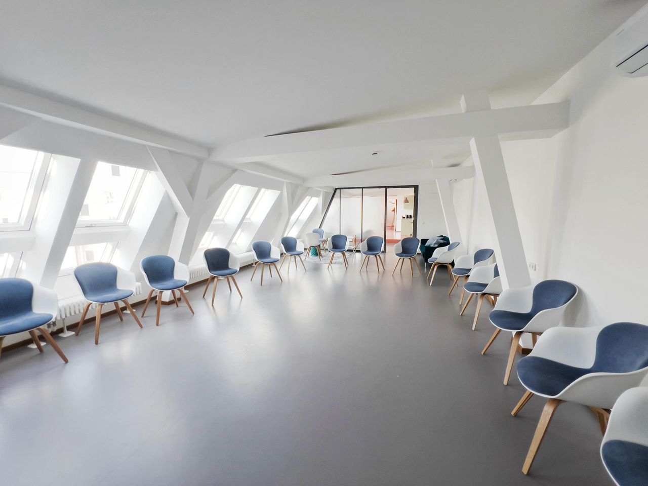 Berlin  Seminarräume Nikispace Dachgeschoss Nikolaiviertel image 14