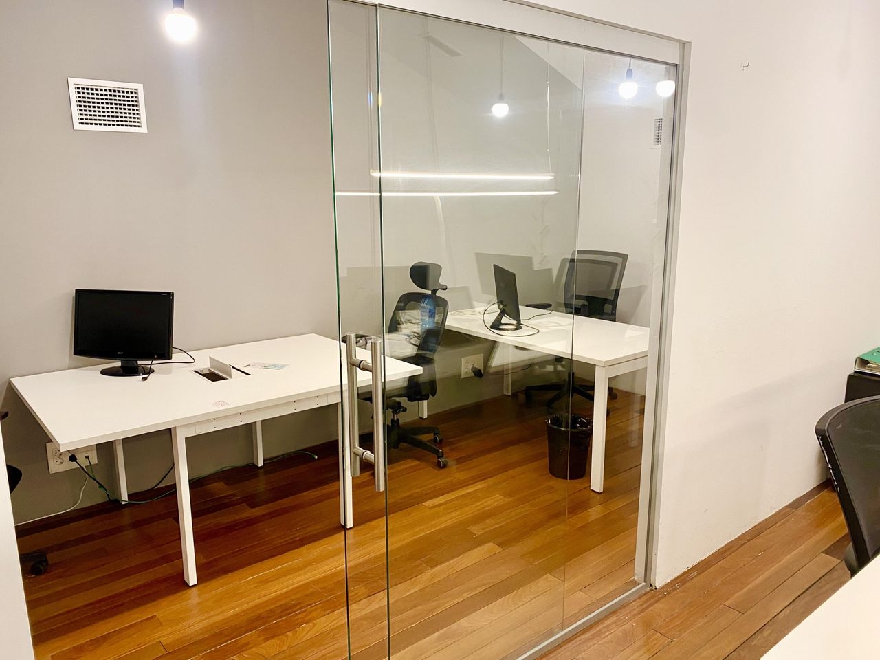 Barcelona  Coworking spaces Kevin Office image 2