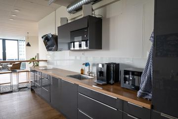 Zürich  Meetingräume Meetingraum mit Küche und Dachterrasse image 4