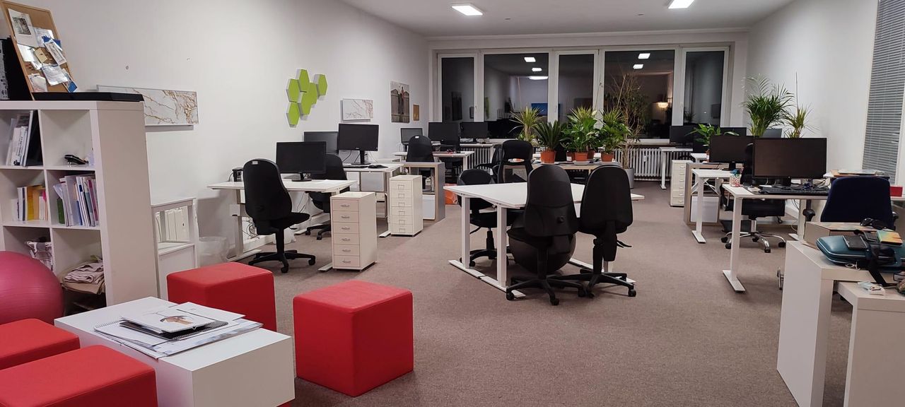 Hamburg  Office desk  image 0