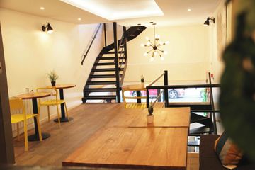 Paris workshop spaces Private residence Mezzanine image 6