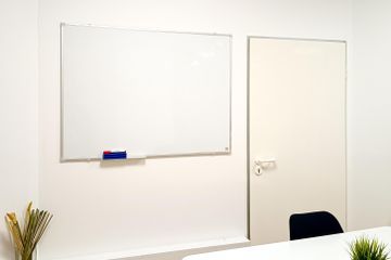 Budapest Coworking Meeting room Boardroom BEE image 2