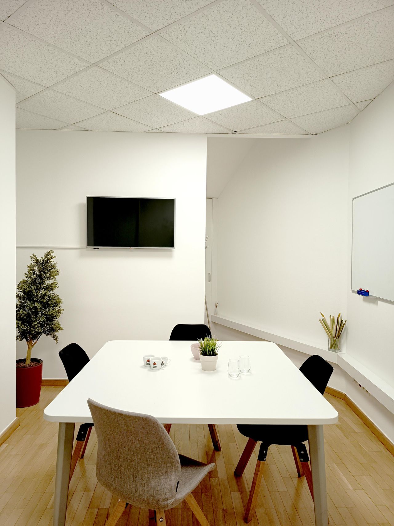 Budapest Coworking Meeting room Boardroom BEE image 0