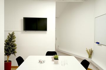 Budapest Coworking Meeting room Boardroom BEE image 0