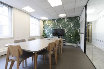 London Client Meeting Meeting room Picard image 2