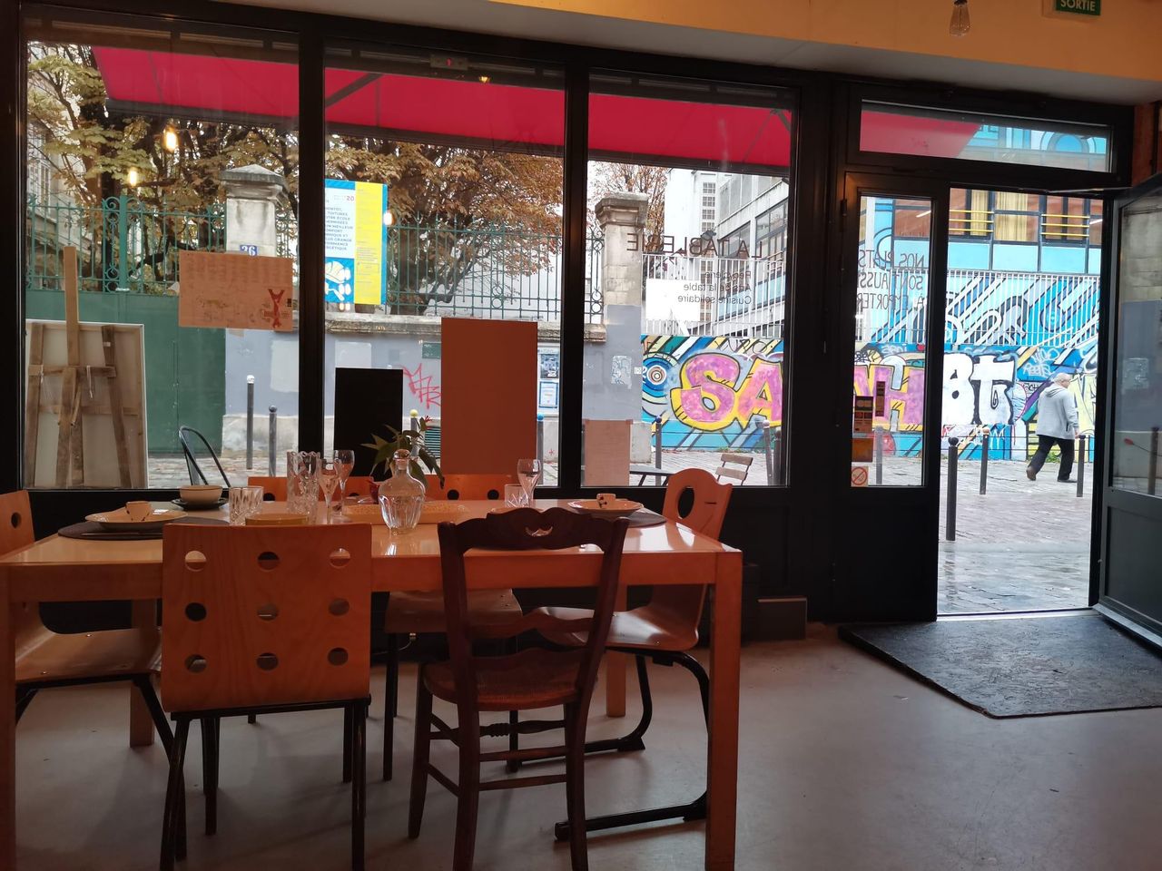 Parijs  Café La Tablerie - tiers lieu associatif image 3