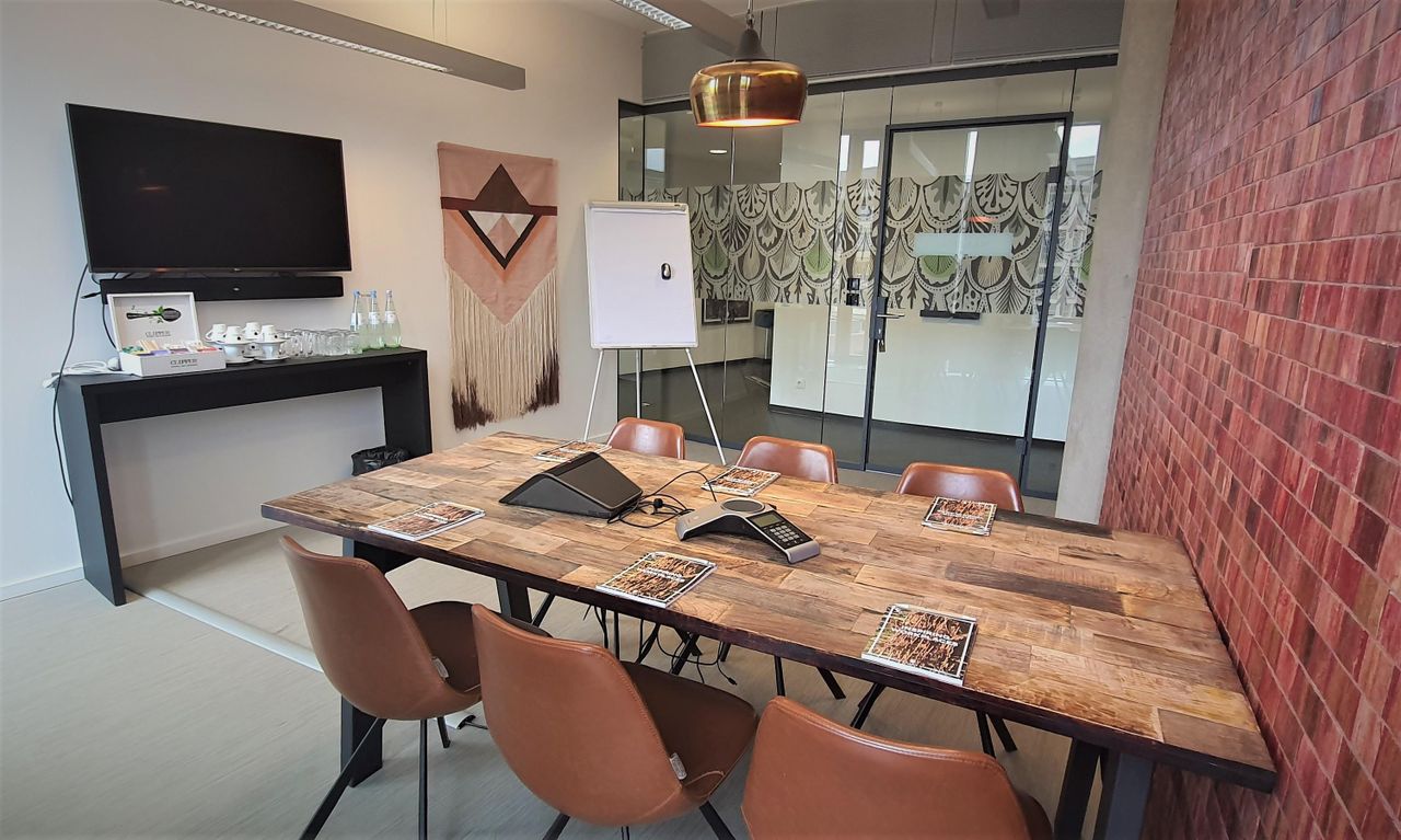 Frankfurt Rhine Main  Business center Tribes meeting room - Nakamal image 0