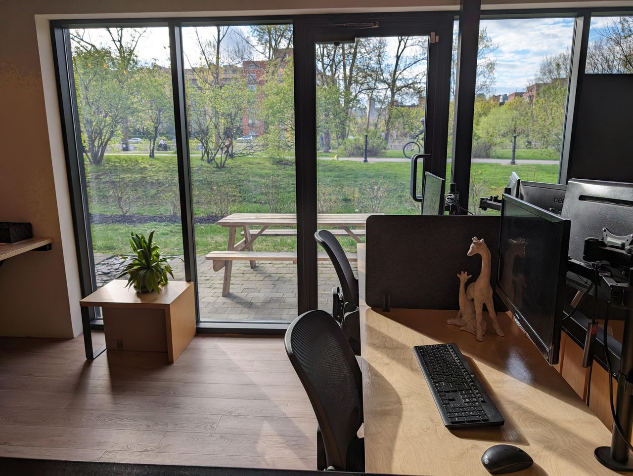 Montreal  Coworking space Hot Desks image 0