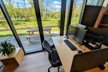 Montreal  Coworking space Hot Desks image 2