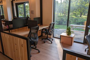 Montreal  Coworking space Hot Desks image 4