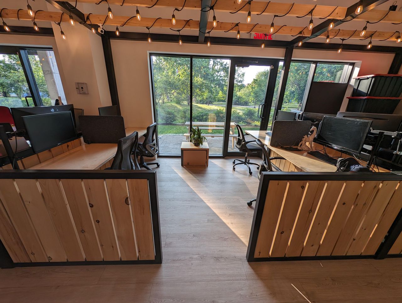 Montreal  Coworking space Hot Desks image 6