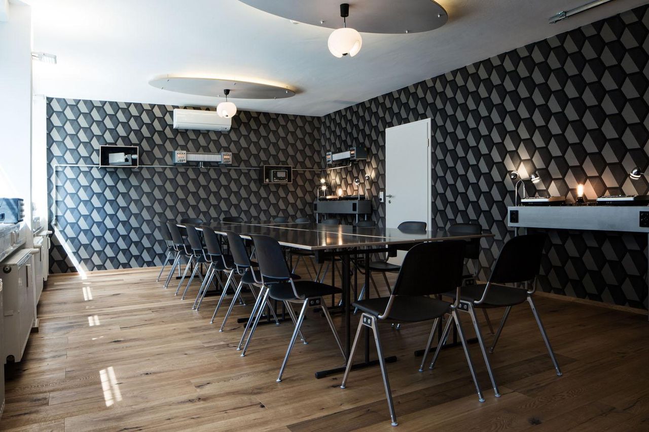 Rest of the World Creative Meeting Meeting rooms Audiothek image 1