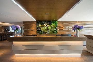 Rest of the World Kundengespräch HILL Meetingraum image 1