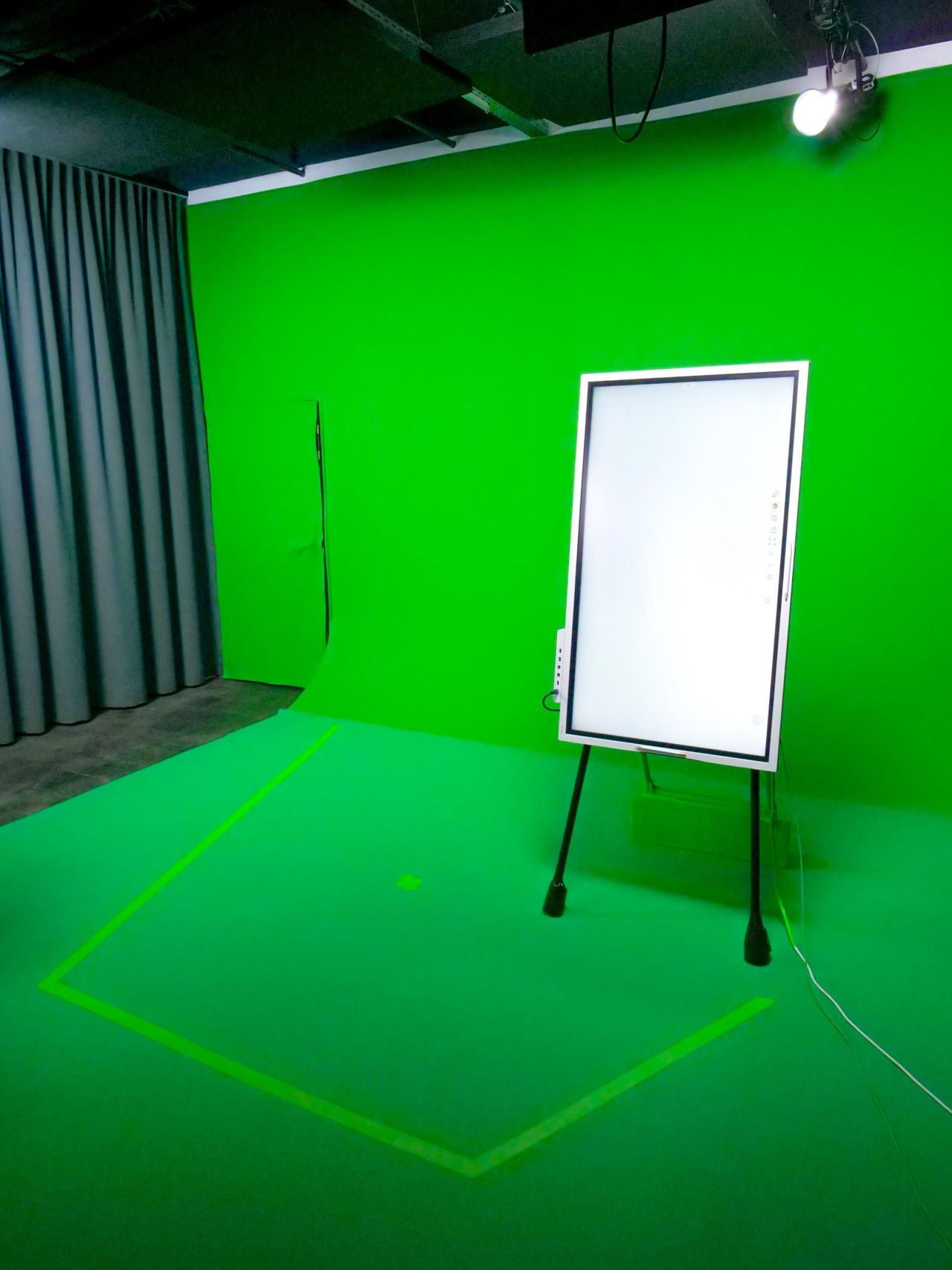 Berlin Kreatives Meeting Film studio AR Studio mit Hohlkehle image 3