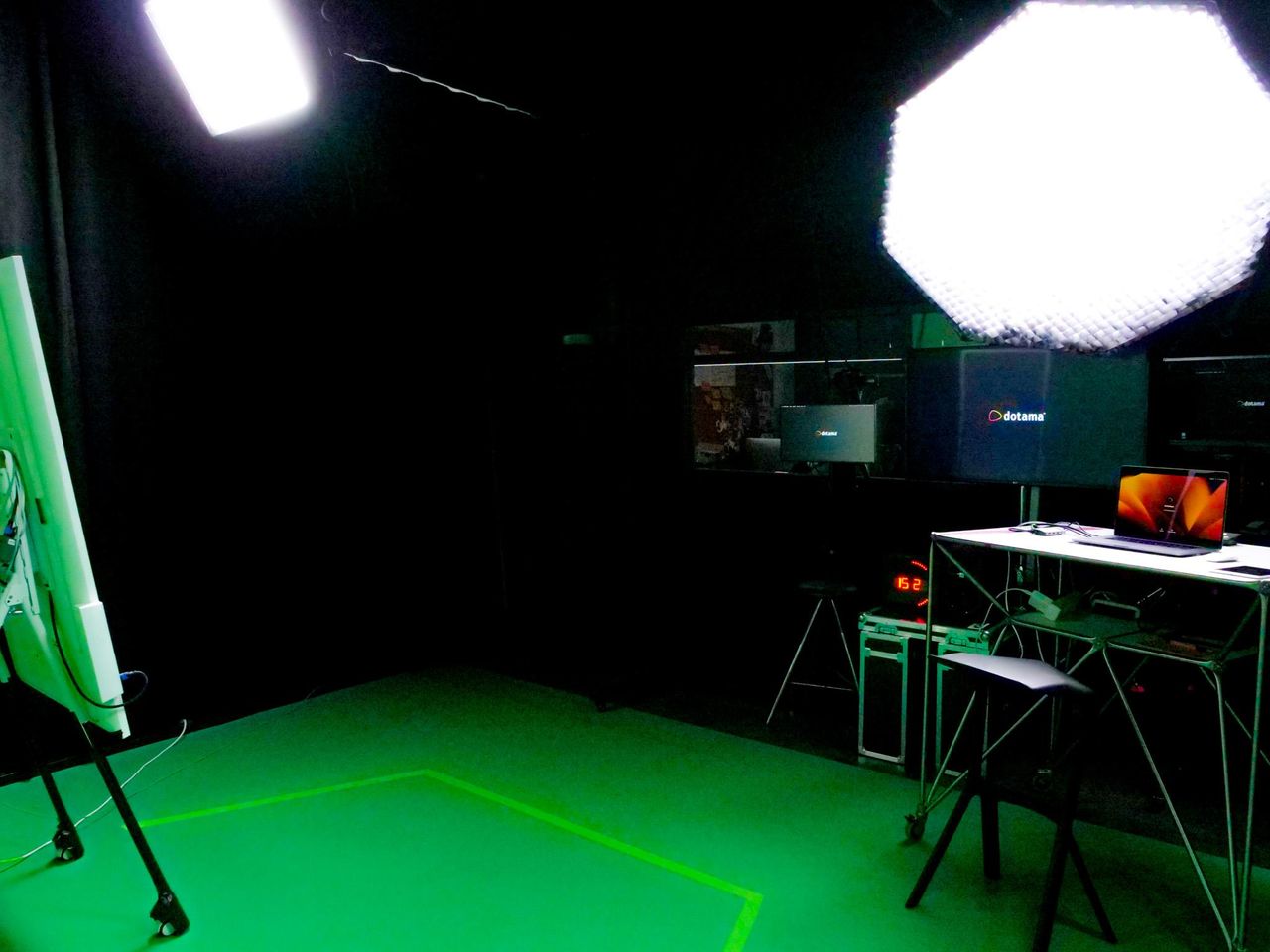 Berlin Kreatives Meeting Film studio AR Studio mit Hohlkehle image 1