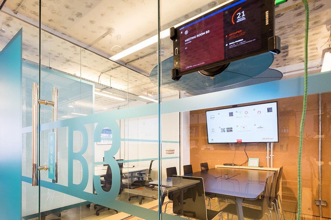 London  Coworking space Meeting Room P3 image 2