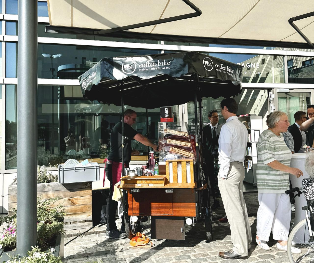 Cologne Christmas Party Corporate event spaces YACHTHAFEN TERRASSE | Exklusiver Außenbereich im Rheinauhafen Köln image 6