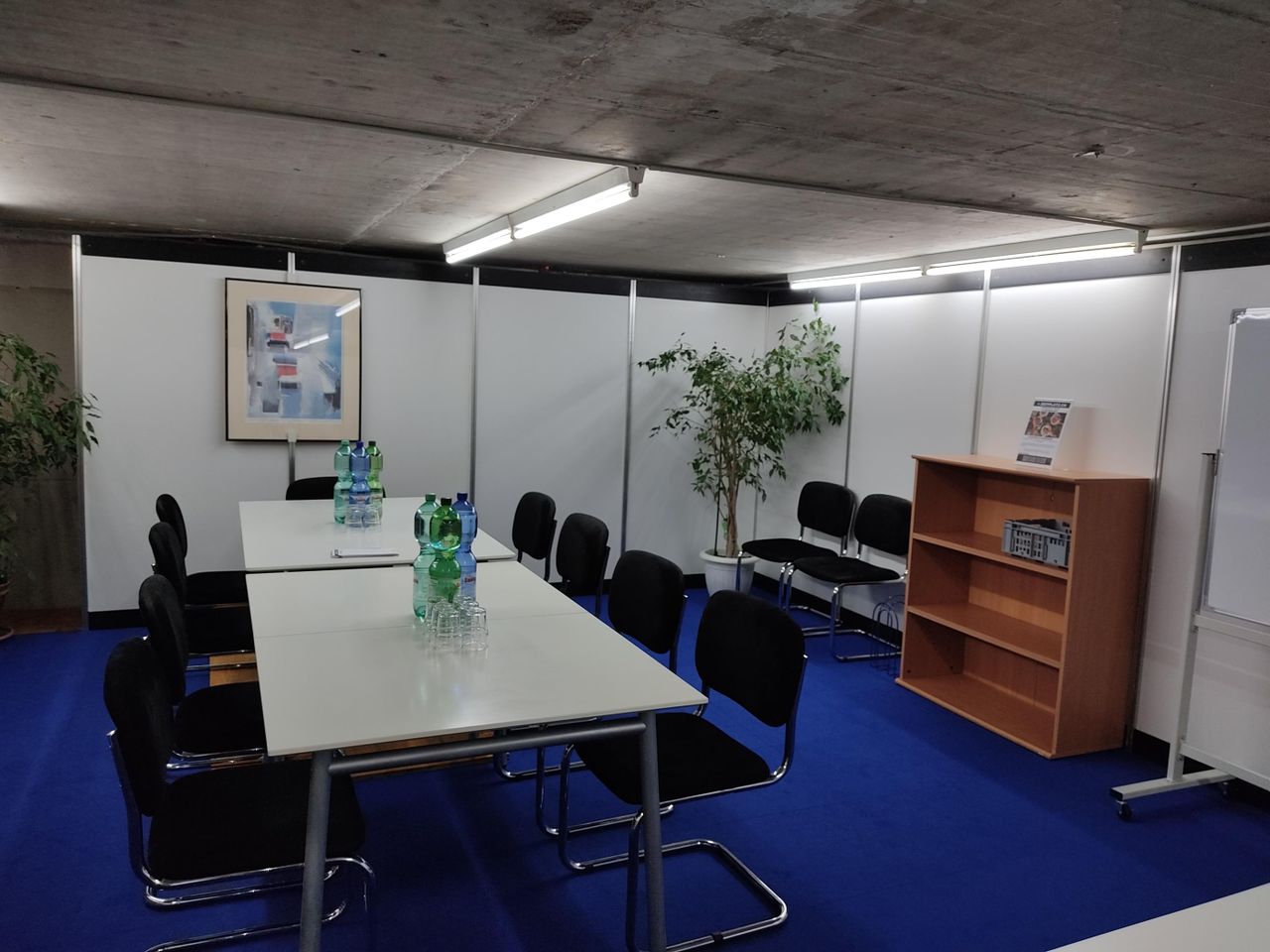 Rest of the World Kundengespräch  BlauerSalon - Kursraum image 1