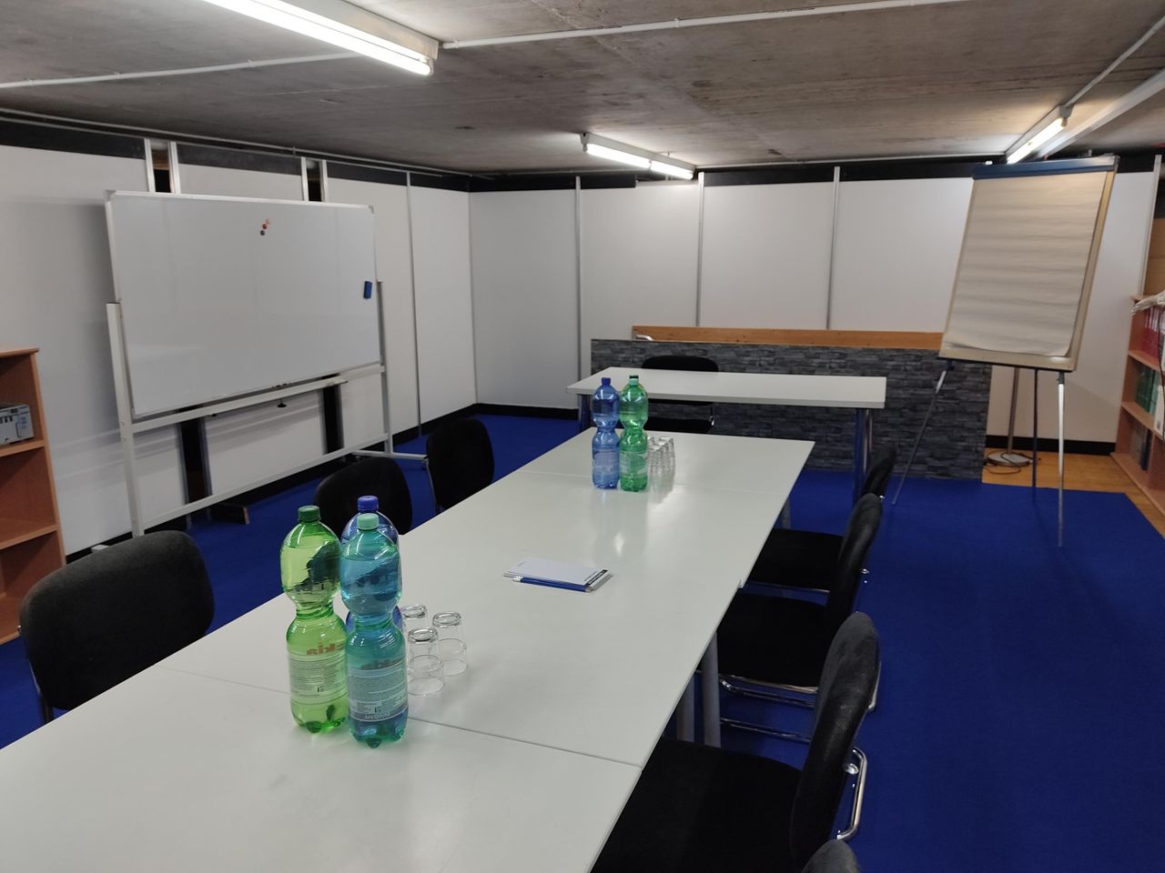 Rest of the World Kundengespräch  BlauerSalon - Kursraum image 3