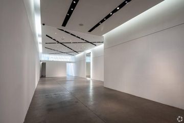 New York Showroom SoHo High Ceiling Retail Space image 2
