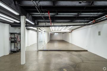 New York Showroom SoHo High Ceiling Retail Space image 4