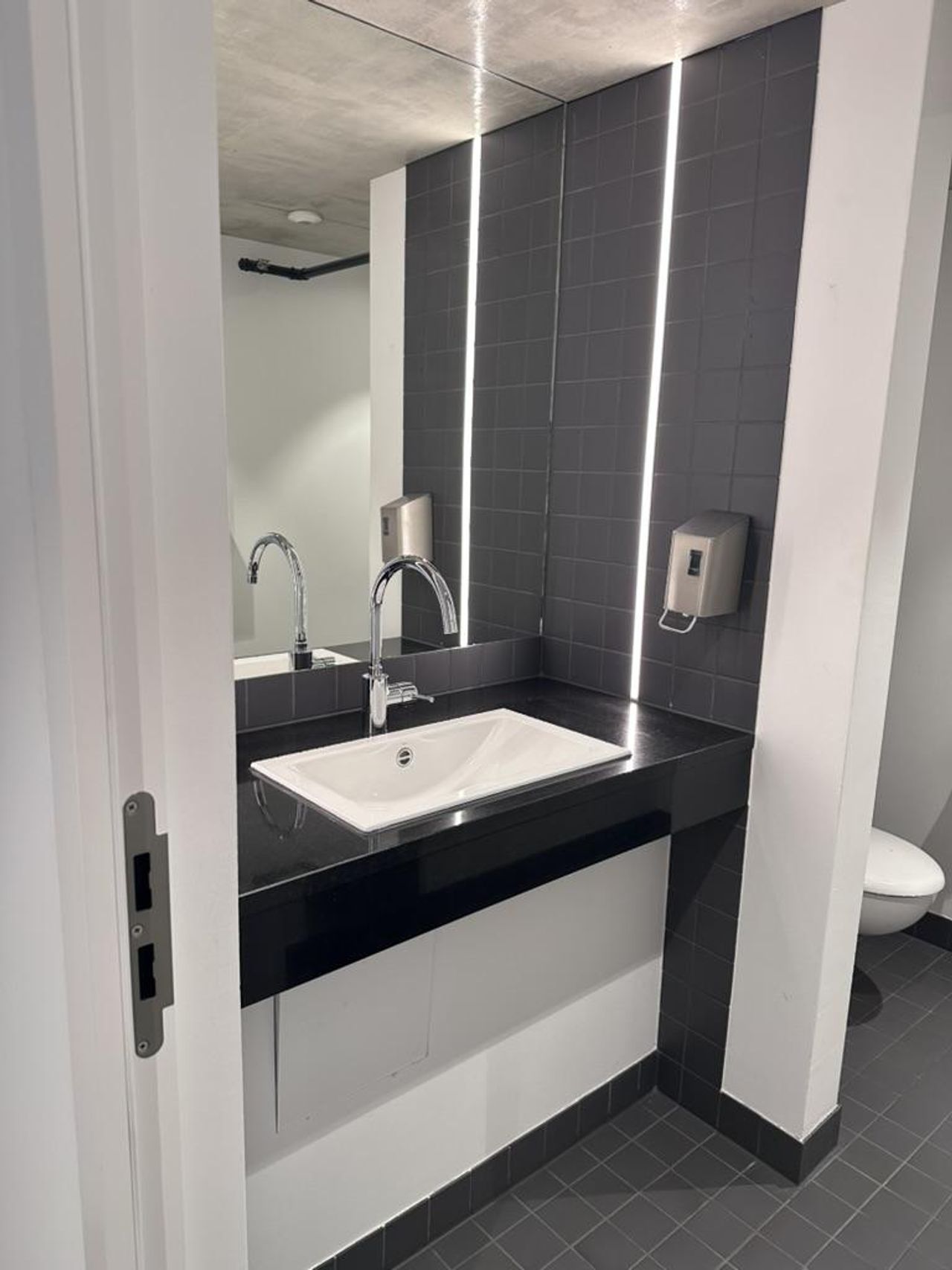 Krefeld  Business center E1 DesignBüro mit Empore für bis zu 5 Personen image 4