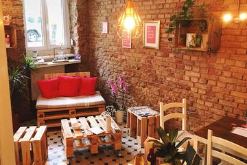 Berlin workshop spaces Unusual venue Café der Fragen image 2