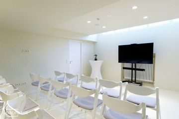 Berlin corporate event spaces Meeting room Workshop 1 image 2