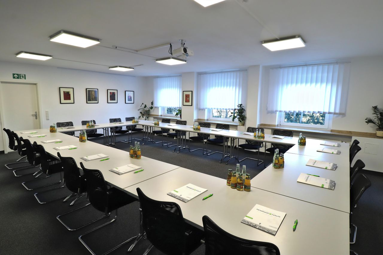 Düsseldorf Meetingräume Boardroom Heinrich image 4