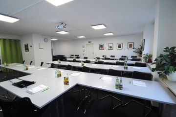 Düsseldorf Meetingräume Boardroom Heinrich image 8