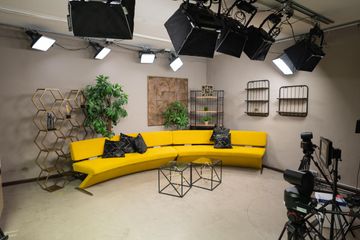 Rest der Welt Fernsehstudio image 1